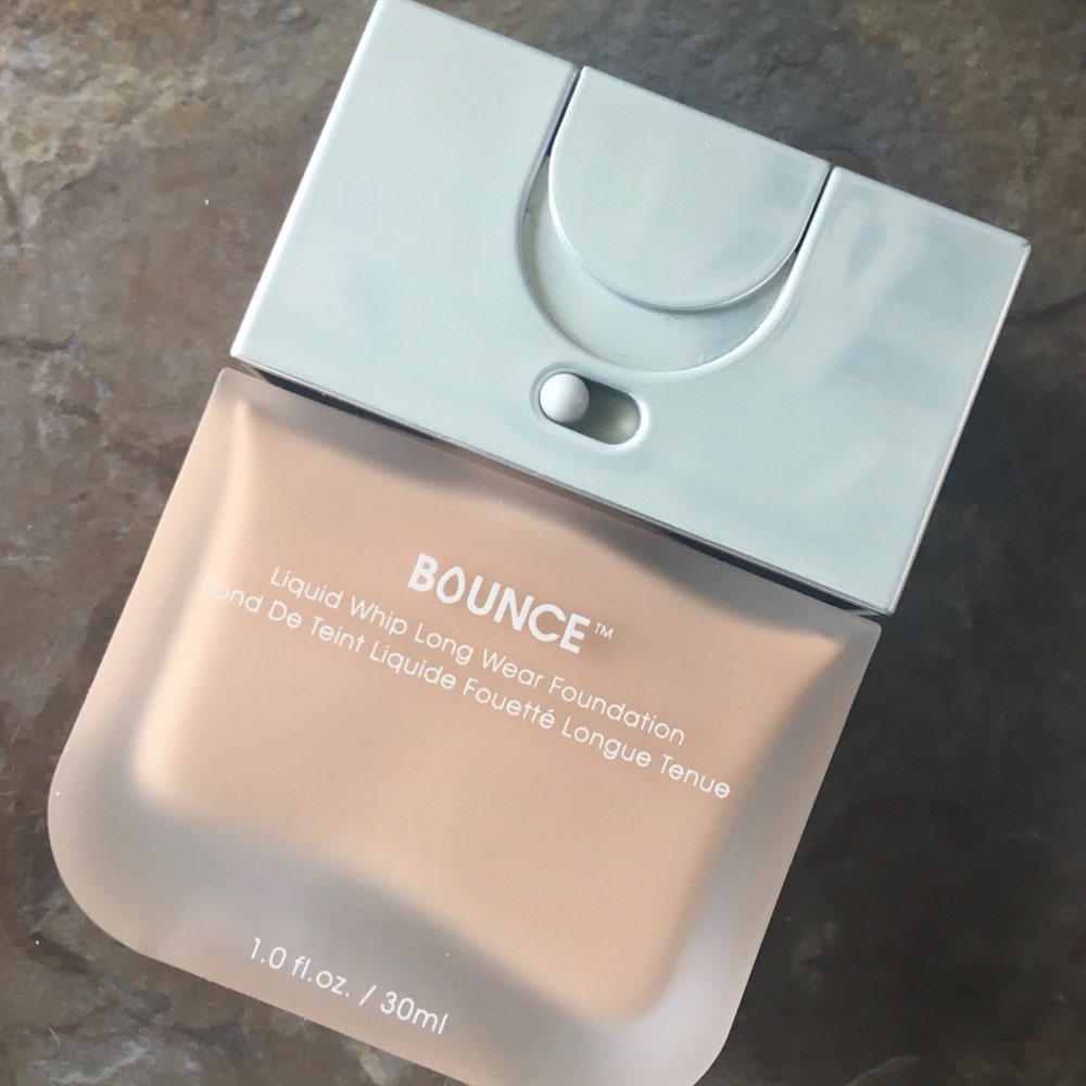 BeautyBlender Bounce liquid Whip Long Wear Foundation 3.15 Cool light tan